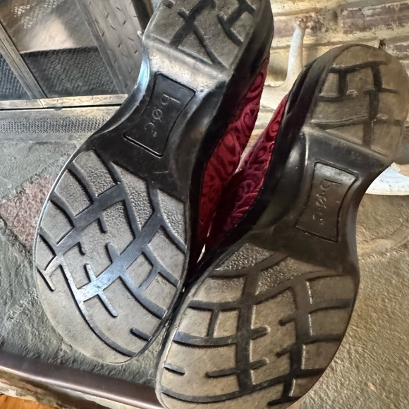 b.o.c. Red Patterned Mules - Picture 3 of 7